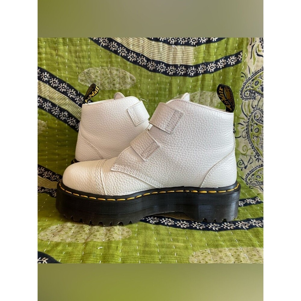 Dr. Martens White Devon Flower Buckle Leather Platform Boots Size UK 7/ US 9 - Picture 7 of 13